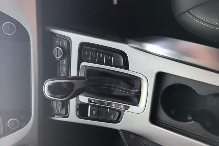 Used Geely Auto Emgrand X7 Sport 2016 1.8TD Automatic Smart Model Gear Lever