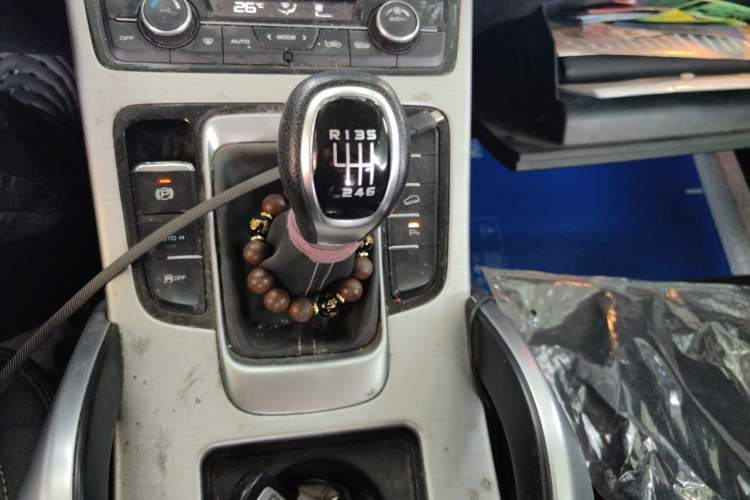 Used Geely Auto Emgrand X7 Sport 2016 2.0L Manual ZhiShang Version Gear Lever