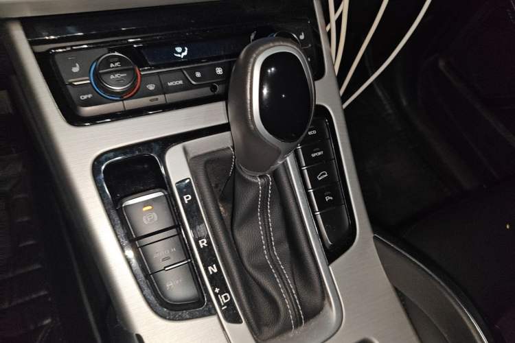 Used Geely Auto Emgrand X7 Sport 2016 1.8TD Automatic Smart Model Gear Lever