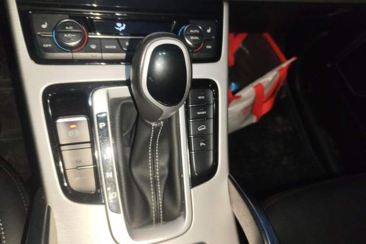 Used Geely Auto Emgrand X7 Sport 2016 1.8TD Automatic Smart Model Gear Lever
