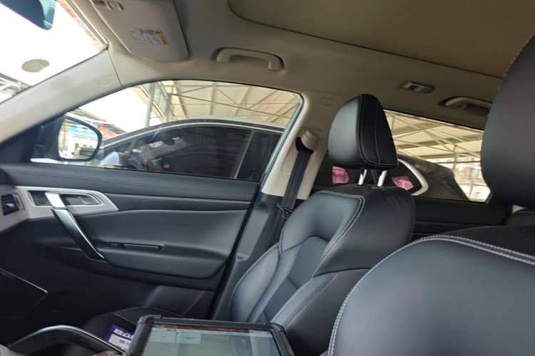 Used Geely Auto Emgrand X7 Sport 2016 1.8TD Automatic ZhiShang Model Headliner