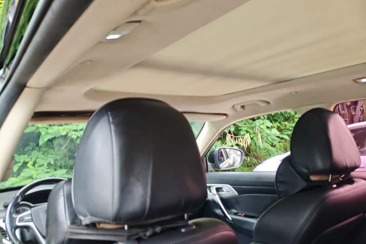 Used Geely Auto Emgrand X7 Sport 2016 2.0L Manual ZhiShang Version Headliner