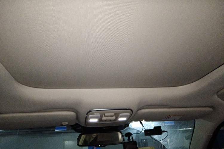 Used Geely Auto Emgrand X7 Sport 2016 1.8TD Automatic All-Wheel-Drive ZhiZun Edition Headliner