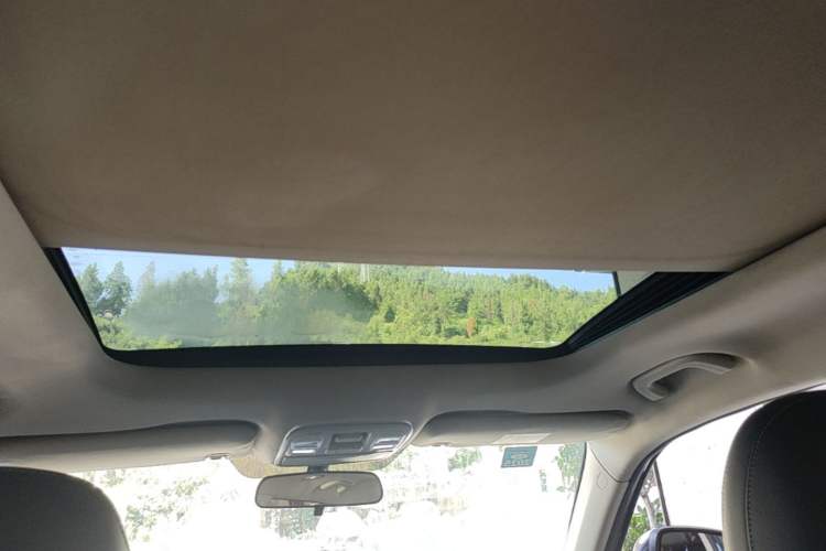 Used Geely Auto Emgrand X7 Sport 2016 2.0L Manual ZhiShang Version Headliner