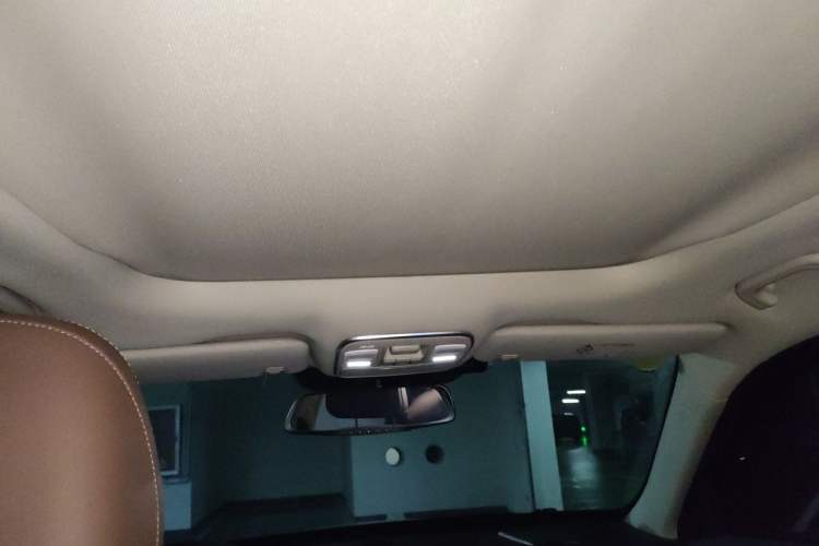 Used Geely Auto Emgrand X7 Sport 2016 1.8TD Automatic All-Wheel-Drive ZhiZun Edition Headliner