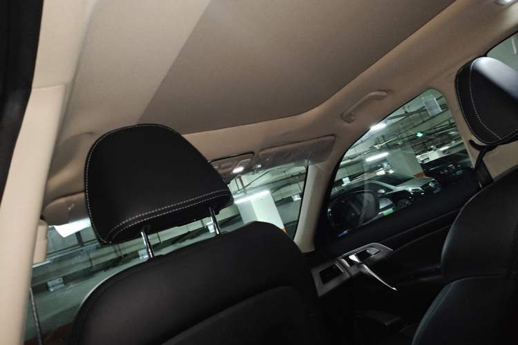 Used Geely Auto Emgrand X7 Sport 2016 1.8TD Automatic Smart Model Headliner