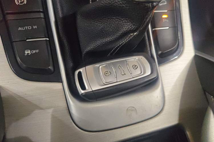 Used Geely Auto Emgrand X7 Sport 2016 2.0L Manual Smart Connect Version Interior 1