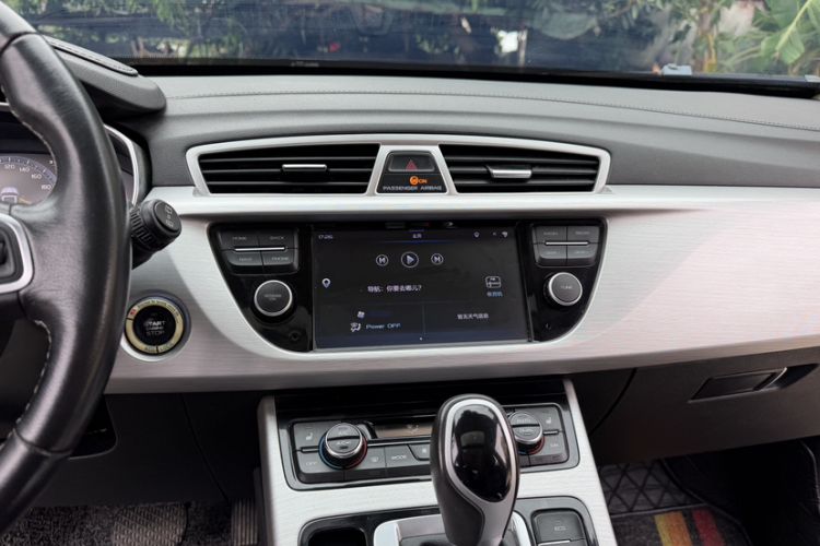 Used Geely Auto Emgrand X7 Sport 2016 1.8TD Automatic Smart Model Interior 10