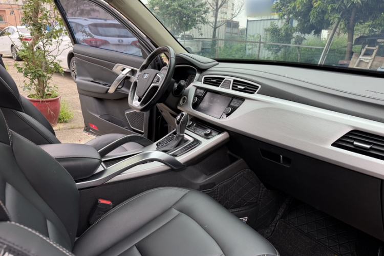 Used Geely Auto Emgrand X7 Sport 2016 1.8TD Automatic Smart Model Interior 11