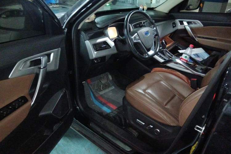 Used Geely Auto Emgrand X7 Sport 2016 1.8TD Automatic All-Wheel-Drive ZhiZun Edition Interior 3