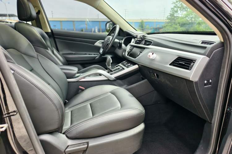 Used Geely Auto Emgrand X7 Sport 2016 1.8TD Automatic Smart Model Interior 6