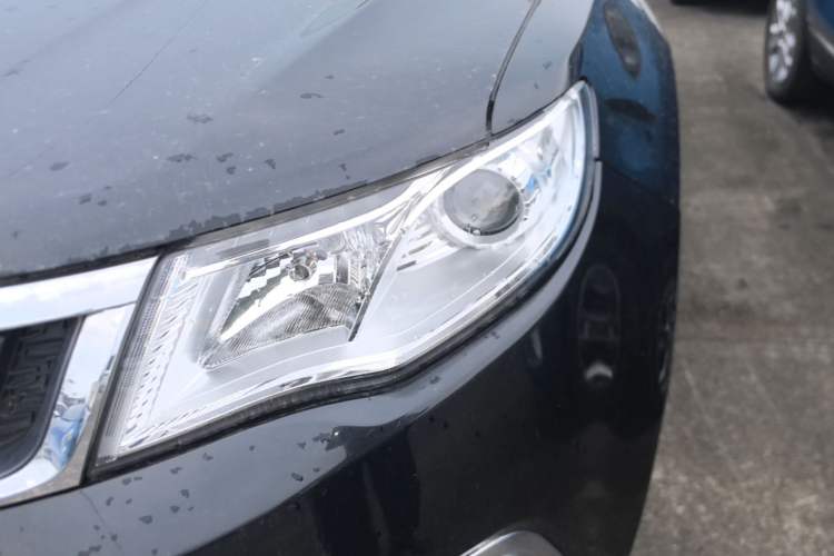 Used Geely Auto Emgrand X7 Sport 2016 1.8TD Automatic ZhiShang Model Left Front Headlight