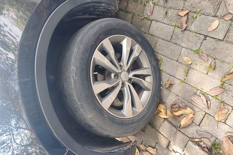 Used Geely Auto Emgrand X7 Sport 2016 1.8TD Automatic Smart Connectivity Version Left Front Wheel Hub
