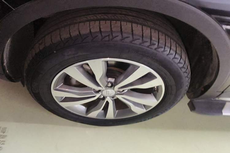 Used Geely Auto Emgrand X7 Sport 2016 2.0L Manual Smart Connect Version Left Front Wheel Hub