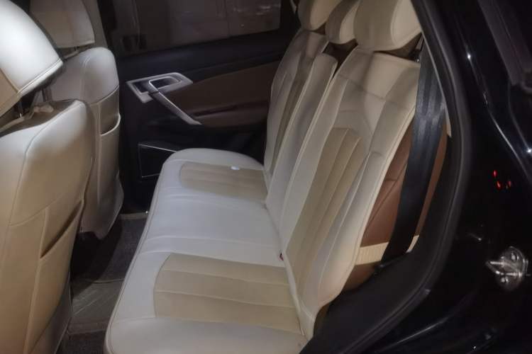 Used Geely Auto Emgrand X7 Sport 2016 1.8TD Automatic All-Wheel-Drive ZhiZun Edition Left Rear Seat