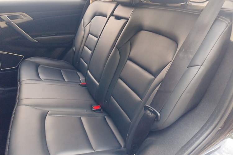 Used Geely Auto Emgrand X7 Sport 2016 1.8TD Automatic Smart Connectivity Version Left Rear Seat