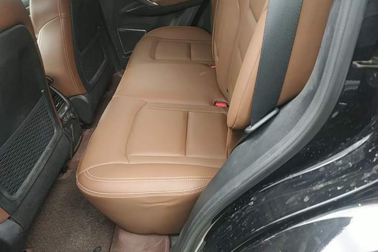 Used Geely Auto Emgrand X7 Sport 2016 1.8TD Automatic ZhiZun Version Left Rear Seat