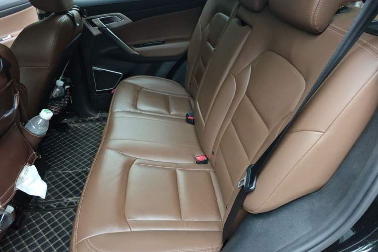 Used Geely Auto Emgrand X7 Sport 2016 1.8TD Automatic All-Wheel-Drive ZhiZun Edition Left Rear Seat