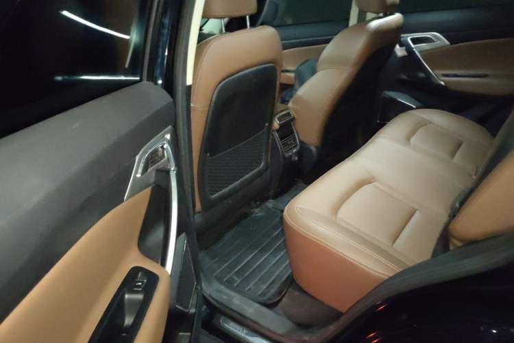 Used Geely Auto Emgrand X7 Sport 2016 1.8TD Automatic All-Wheel-Drive ZhiZun Edition Left Rear Seat