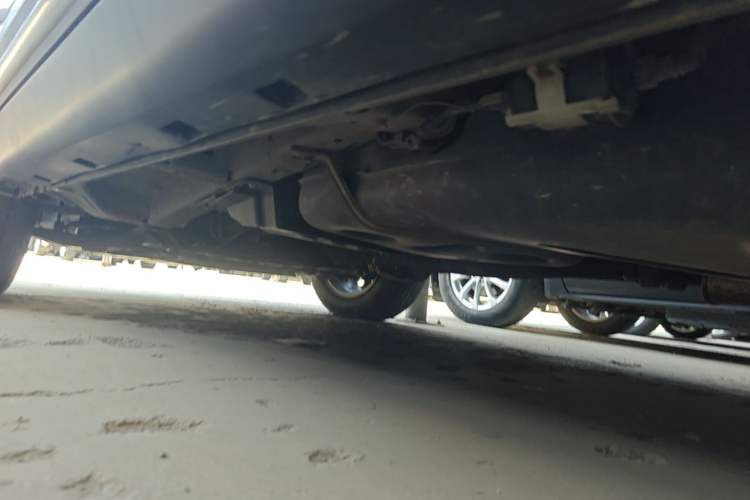 Used Geely Auto Emgrand X7 Sport 2016 1.8TD Automatic ZhiShang Model Left Side Sill