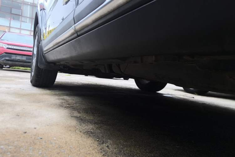 Used Geely Auto Emgrand X7 Sport 2016 2.0L Manual Smart Connect Version Left Side Sill