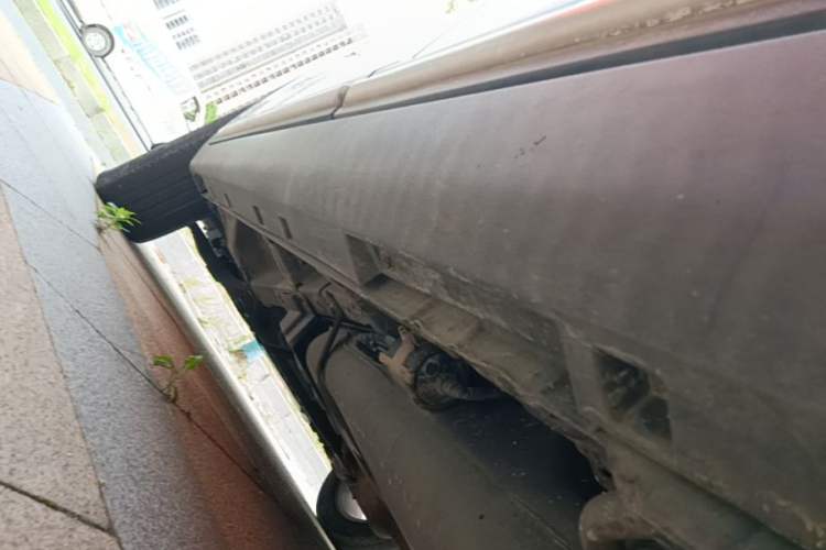 Used Geely Auto Emgrand X7 Sport 2016 1.8TD Automatic ZhiZun Version Left Side Sill