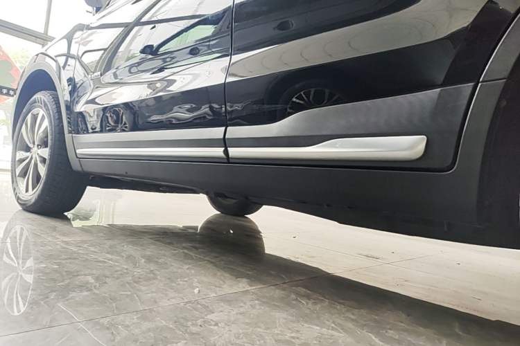 Used Geely Auto Emgrand X7 Sport 2016 1.8TD Automatic ZhiZun Version Left Side Sill