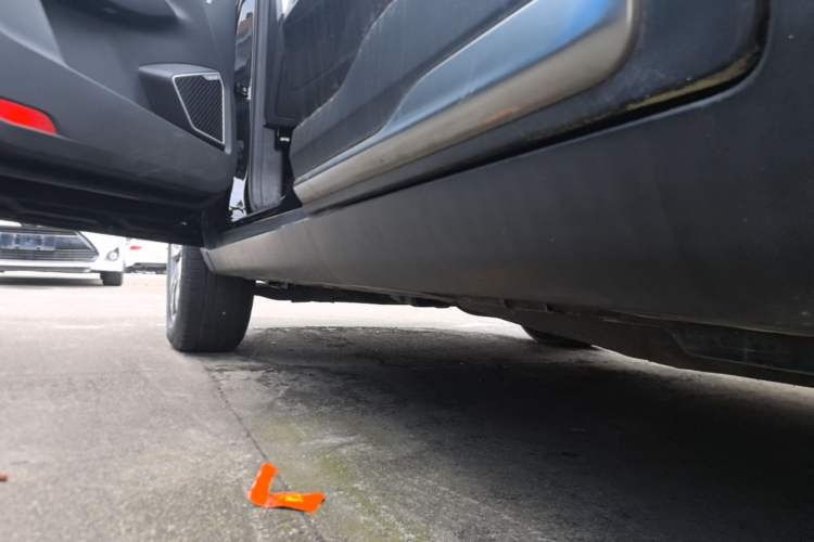 Used Geely Auto Emgrand X7 Sport 2016 1.8TD Automatic ZhiShang Model Left Side Sill