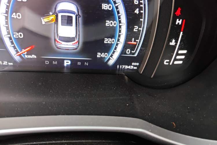 Used Geely Auto Emgrand X7 Sport 2016 1.8TD Automatic Smart Model Odometer Close Up