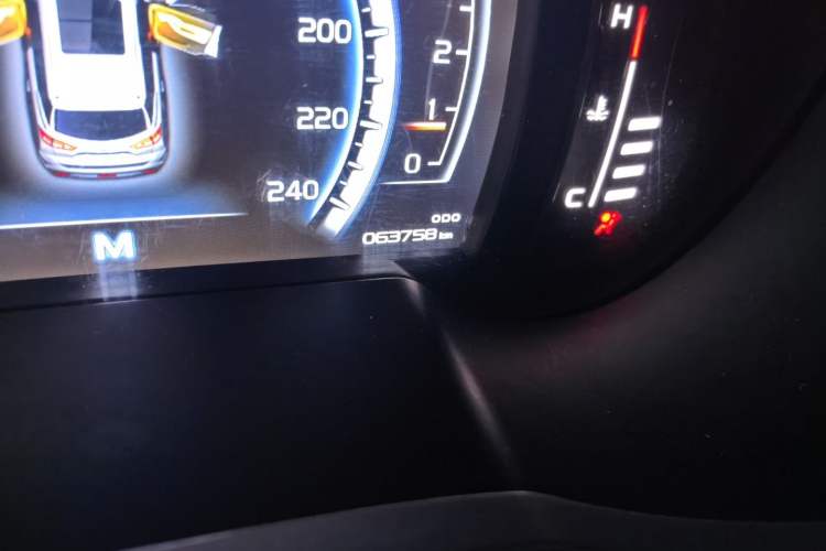 Used Geely Auto Emgrand X7 Sport 2016 2.0L Manual ZhiShang Version Odometer Close Up