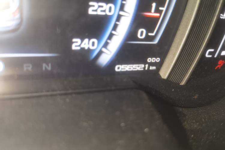 Used Geely Auto Emgrand X7 Sport 2016 1.8TD Automatic All-Wheel-Drive ZhiZun Edition Odometer Close Up