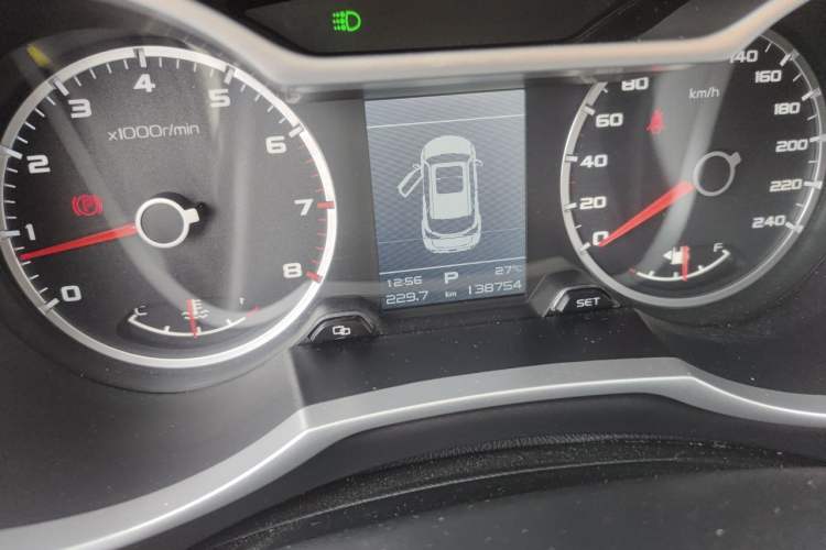 Used Geely Auto Emgrand X7 Sport 2016 1.8TD Automatic ZhiShang Model Odometer Close Up