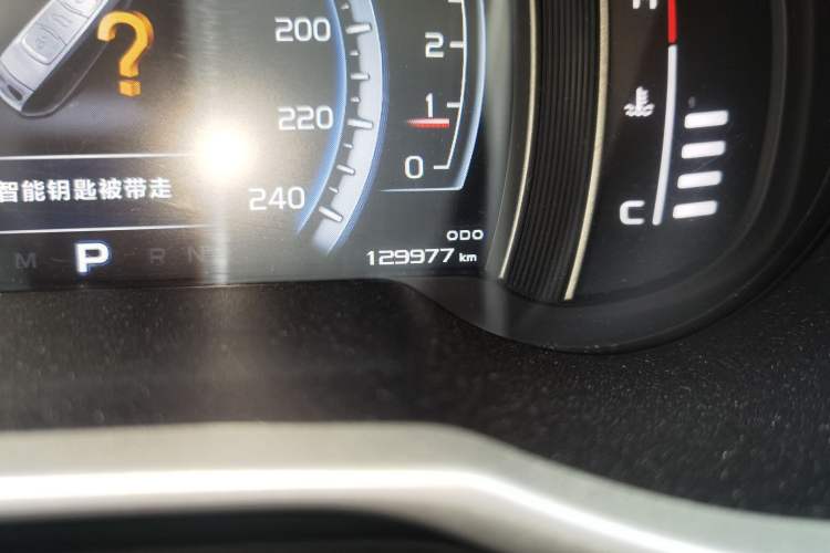 Used Geely Auto Emgrand X7 Sport 2016 1.8TD Automatic Smart Model Odometer Close Up