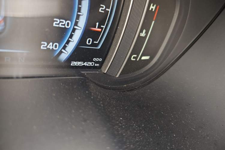 Used Geely Auto Emgrand X7 Sport 2016 1.8TD Automatic ZhiZun Version Odometer Close Up