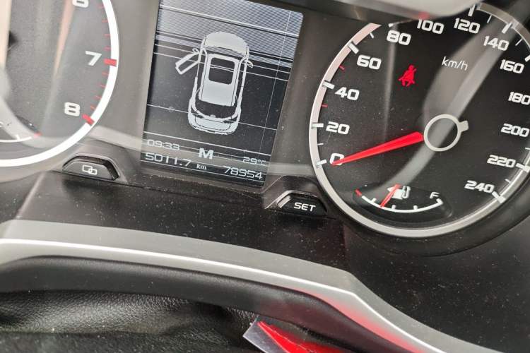 Used Geely Auto Emgrand X7 Sport 2016 2.0L Manual ZhiShang Version Odometer Close Up