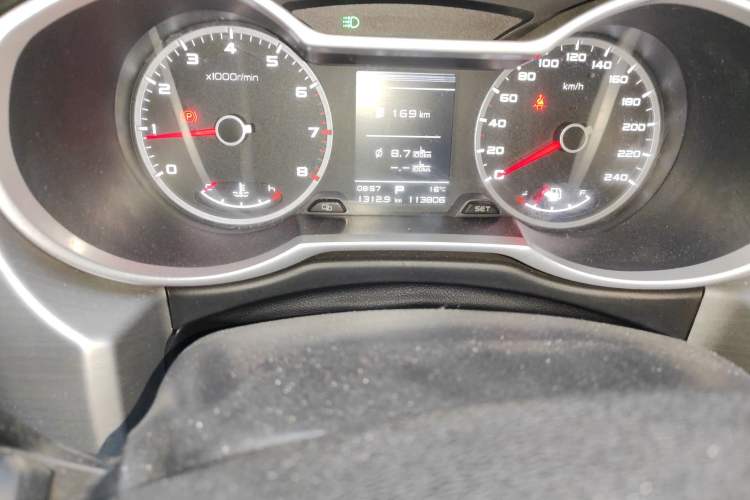Used Geely Auto Emgrand X7 Sport 2016 1.8TD Automatic ZhiShang Model Odometer Close Up