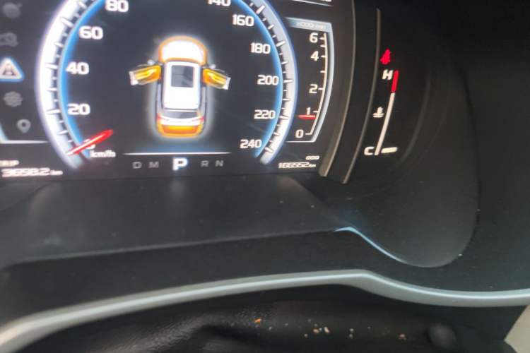 Used Geely Auto Emgrand X7 Sport 2016 1.8TD Automatic Smart Connectivity Version Odometer Close Up