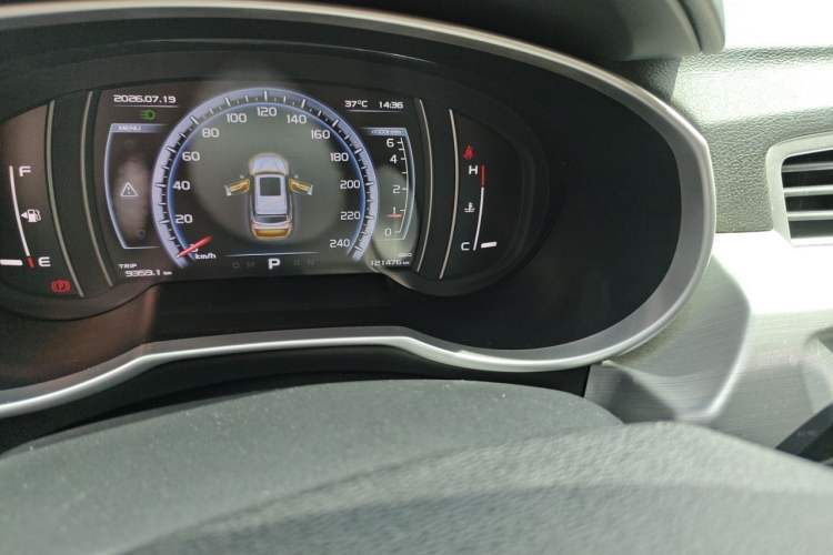 Used Geely Auto Emgrand X7 Sport 2016 1.8TD Automatic Smart Model Odometer Close Up