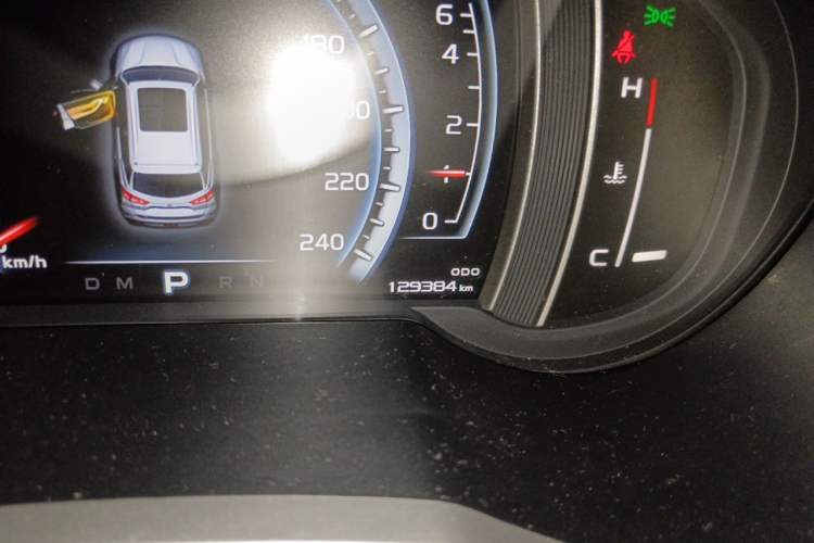 Used Geely Auto Emgrand X7 Sport 2016 1.8TD Automatic All-Wheel-Drive ZhiZun Edition Odometer Close Up