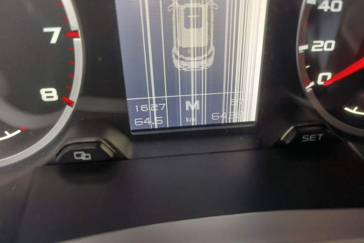 Used Geely Auto Emgrand X7 Sport 2016 2.0L Manual ZhiShang Version Odometer Close Up