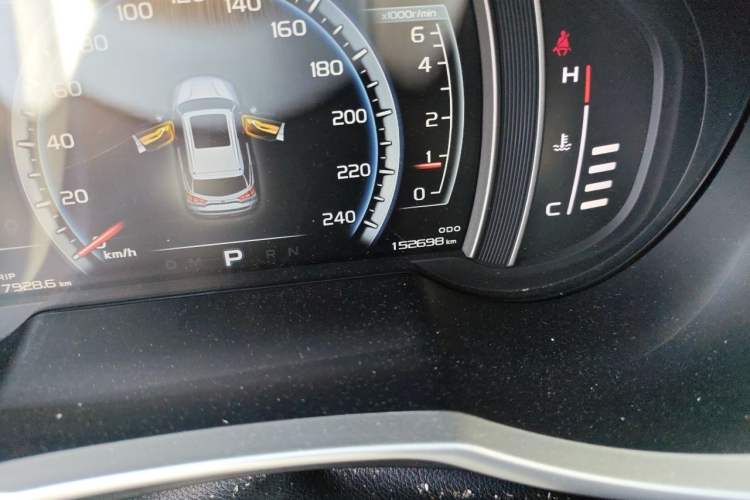 Used Geely Auto Emgrand X7 Sport 2016 1.8TD Automatic Smart Model Odometer Close Up