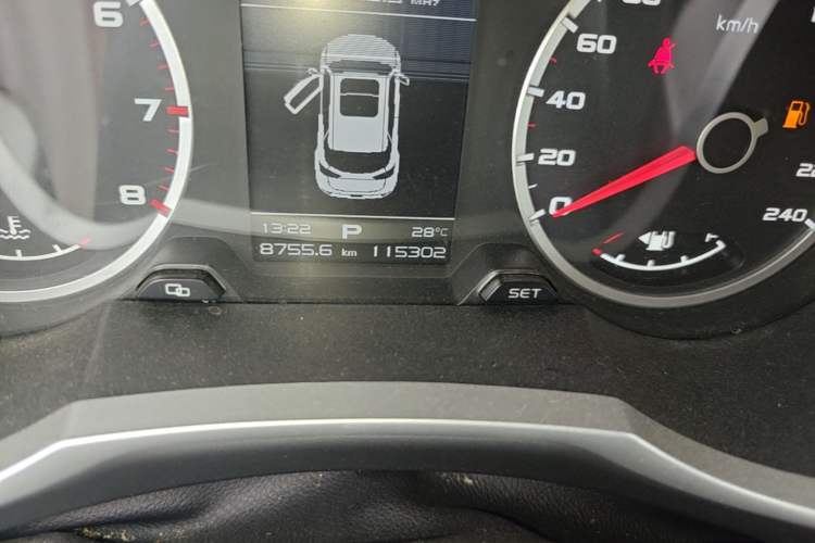 Used Geely Auto Emgrand X7 Sport 2016 1.8TD Automatic Smart Connectivity Version Odometer Close Up