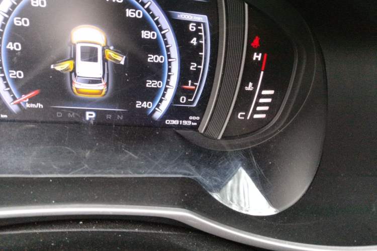Used Geely Auto Emgrand X7 Sport 2016 1.8TD Automatic Smart Connectivity Version Odometer Close Up