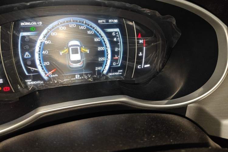 Used Geely Auto Emgrand X7 Sport 2016 1.8TD Automatic Smart Model Odometer Close Up