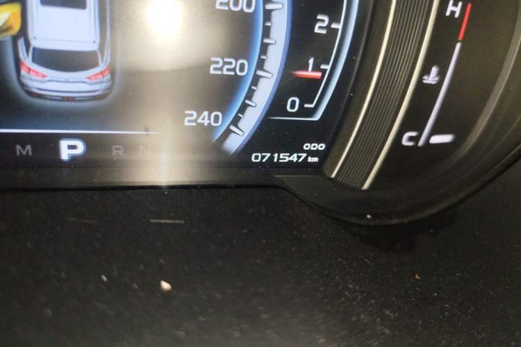 Used Geely Auto Emgrand X7 Sport 2016 1.8TD Automatic Smart Model Odometer Close Up