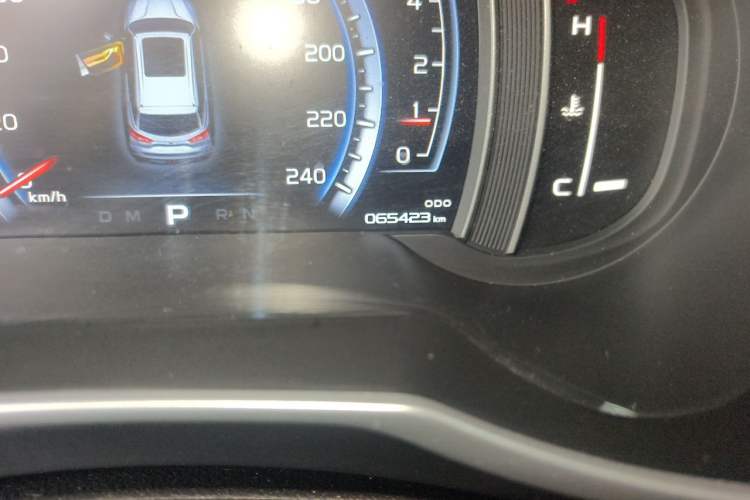 Used Geely Auto Emgrand X7 Sport 2016 1.8TD Automatic Smart Model Odometer Close Up