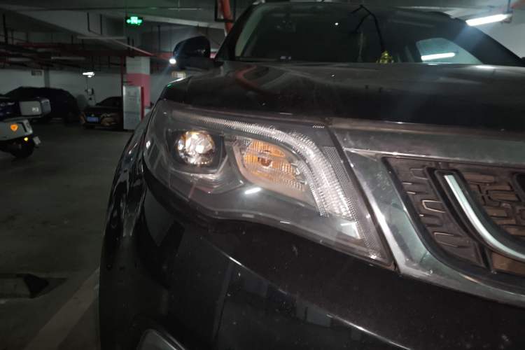 Used Geely Auto Emgrand X7 Sport 2016 1.8TD Automatic ZhiZun Version Right Front Headlight