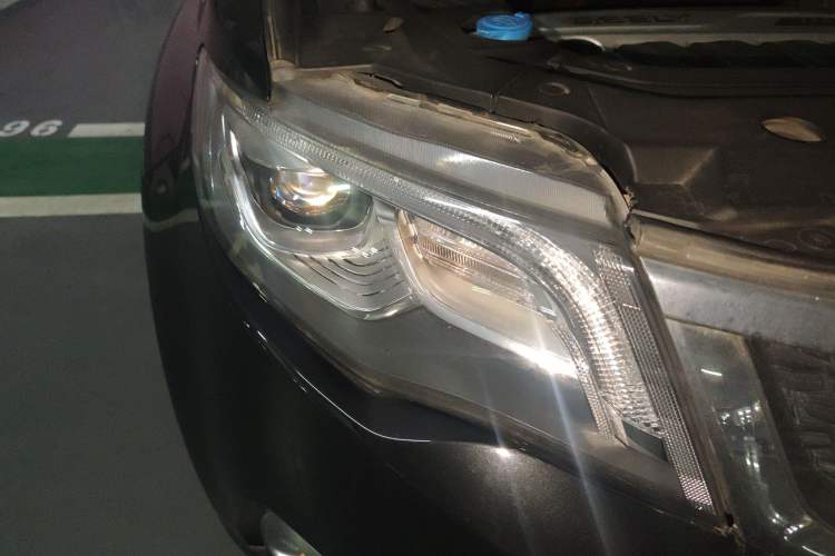 Used Geely Auto Emgrand X7 Sport 2016 1.8TD Automatic ZhiZun Version Right Front Headlight