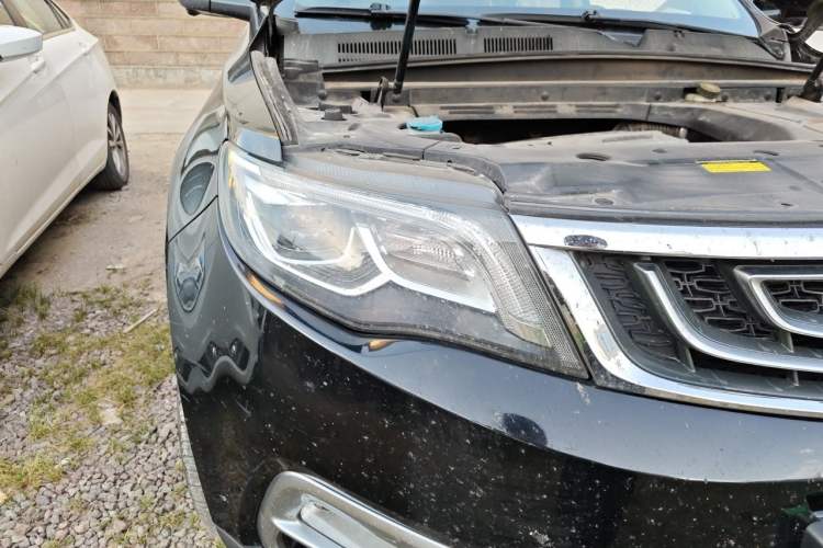 Used Geely Auto Emgrand X7 Sport 2016 1.8TD Automatic Smart Connectivity Version Right Front Headlight