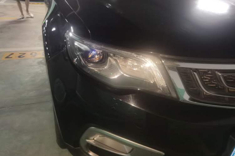 Used Geely Auto Emgrand X7 Sport 2016 1.8TD Automatic ZhiZun Version Right Front Headlight